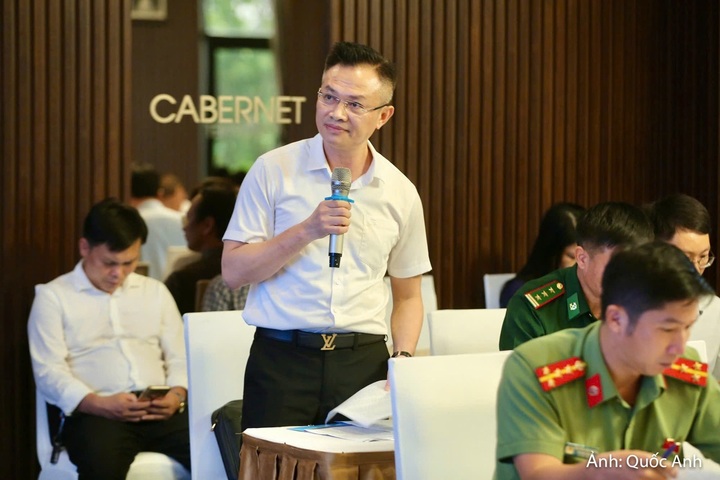 Ông Nguyễn Xuân Thắng, Trưởng phòng Xuất nhập khẩu, Sở Công Thương Thanh Hóa phát biểu tại Hội nghị liên ngành hoàn thiện hồ sơ đề nghị ban hành Nghị quyết của Ban Chấp hành Đảng bộ tỉnh về tập trung phát triển dịch vụ logistics đến năm 2030, tầm nhìn đến năm 2050.