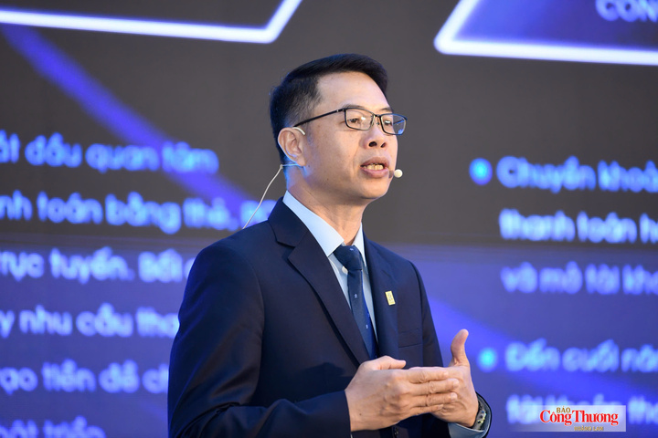 Ông Nguyễn Quang Hưng, Chủ tịch Hội đồng quản trị Napas phát biểu tại họp báo.