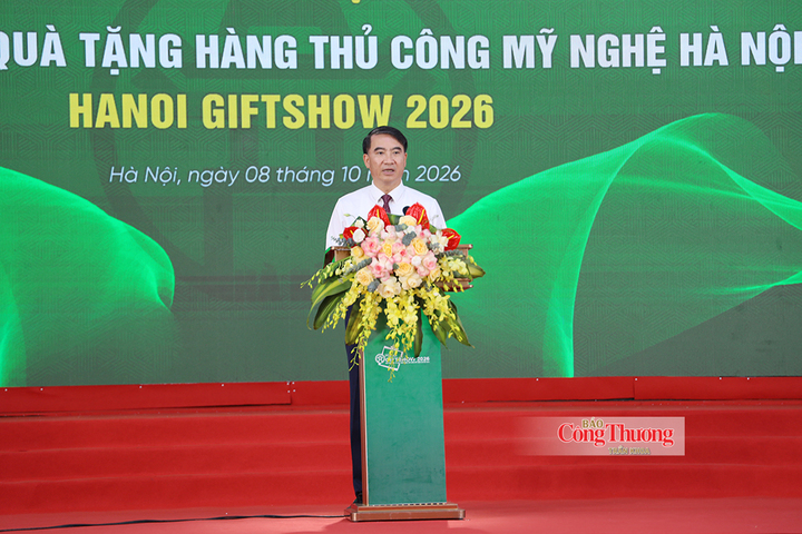 Ông Nguyễn Xuân Lưu, Phó Chủ tịch UBND thành phố Hà Nội phát biểu khai mạc hội chợ.