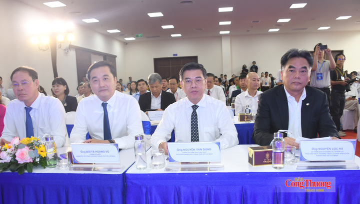 Thứ trưởng Bộ Công Thương Lương Hoàng Thái, lãnh đạo TP. Hồ Chí Minh và các đại biểu tham dự sự kiện.