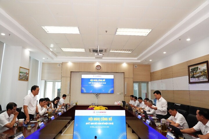 Quang cảnh Hội nghị công bố các quyết định điều động, bổ nhiệm cán bộ.