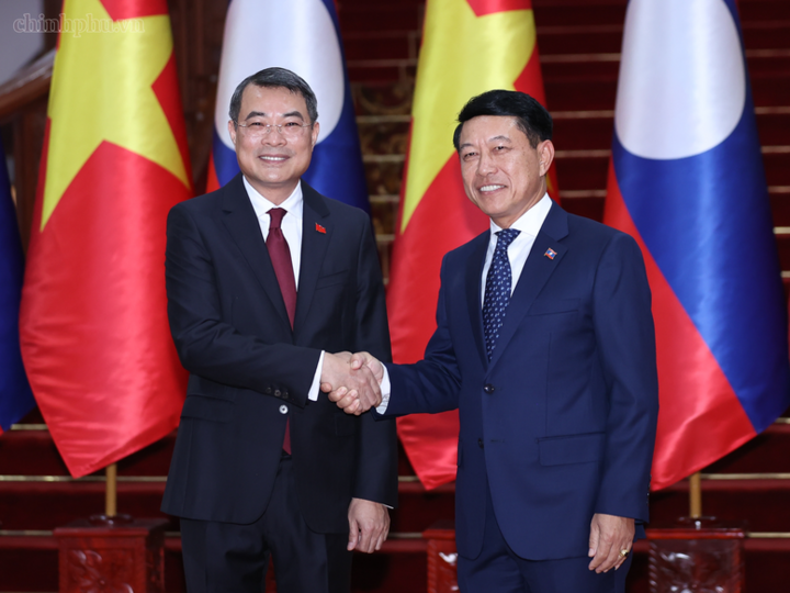 Thủ tướng Lê Minh Hưng và Thủ tướng Lào Saleumxay Kommasith.