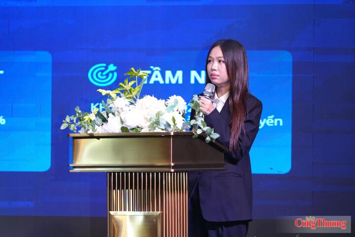 Bà Trần Thủy Tiên, Phòng Thương mại điện tử xuyên biên giới, Cục Thương mại điện tử và Kinh tế số chia sẻ tại diễn đàn.