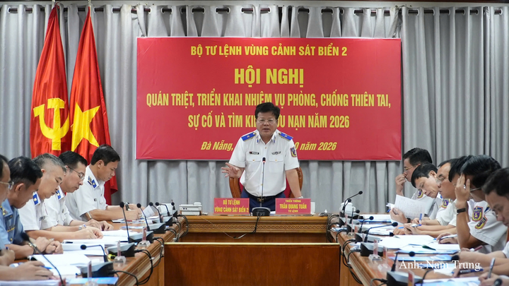 Thiếu tướng Trần Quang Tuấn, Tư lệnh Vùng Cảnh sát biển 2 triển khai nhiệm vụ phòng, chống thiên tai, tìm kiếm cứu nạn cho các cơ quan, đơn vị