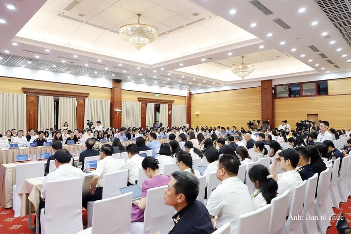 Diễn đàn quy tụ hàng trăm lãnh đạo, đại diện doanh nghiệp và hiệp hội, cùng sự tham gia của các nhà quản lý, chuyên gia.