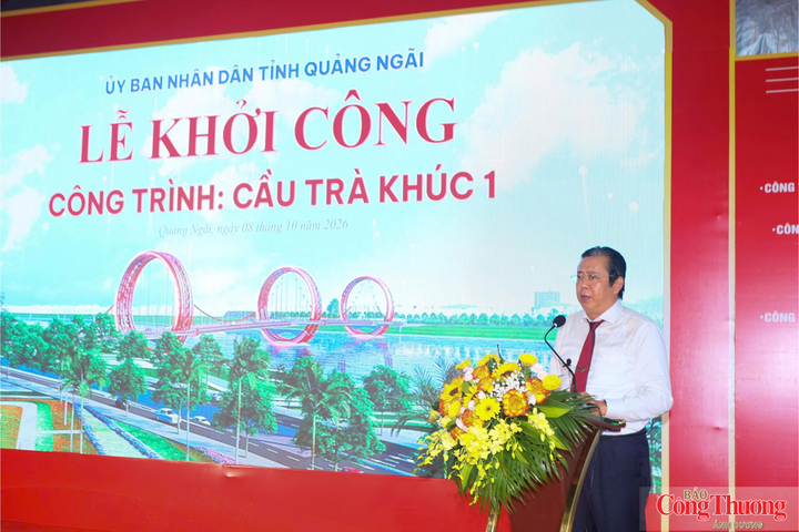 Ông Trần Hoàng Vĩnh, Giám đốc Ban Quản lý dự án đầu tư xây dựng các công trình Giao thông tỉnh Quảng Ngãi phát biểu tại buổi lễ.