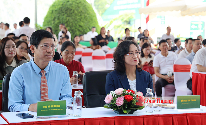Thứ trưởng Bộ Công Thương Phan Thị Thắng tham dự sự kiện.