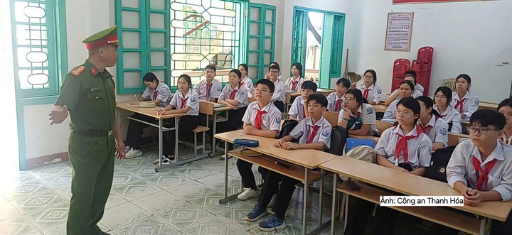 Việc đồng loạt triển khai mô hình “Thông điệp số - Đường phố an toàn” tại các phường, xã trên địa bàn tỉnh, không chỉ làm mới cách thức tuyên truyền mà còn đặc biệt chú trọng đến các nhóm đối tượng dễ bị tổn thương như trẻ em, học sinh, người lao động.