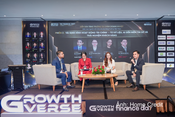 Đại diện Home Credit (ngoài cùng bên phải) trong phiên chia sẻ của sự kiện GrowthVerse Finance Day 2026 diễn ra cuối tháng 9 vừa qua.