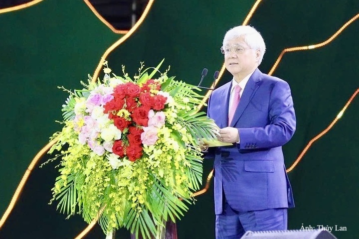 Phó Chủ tịch Thường trực Quốc hội Đỗ Văn Chiến phát biểu tại lễ khai mạc.