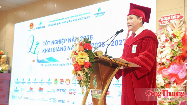 TS. Phan Minh Quốc Bình, Hiệu trưởng PVU phát biểu.