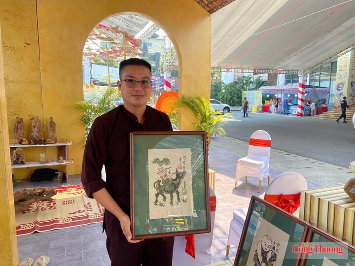 Anh Nguyễn Hữu Đạo - Nghệ nhân tranh Đông Hồ (Ảnh: Nguyễn Việt).