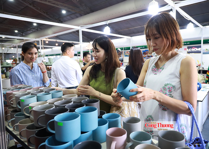 Sau 15 năm tổ chức, Hanoi Giftshow đã thu hút gần 6.000 gian hàng, với hơn 2.500 lượt doanh nghiệp. Các kỳ hội chợ ghi nhận trên 160.000 lượt khách tham quan, giao dịch.