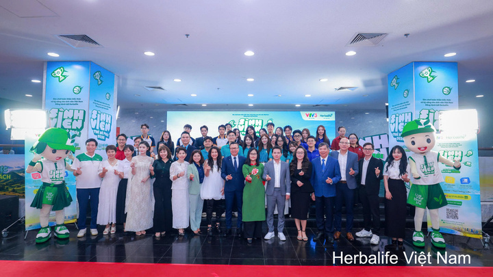 Đại diện Herbalife Việt Nam và Ban Tổ chức tại Lễ ra mắt chương trình Sinh viên Thế hệ mới 2026