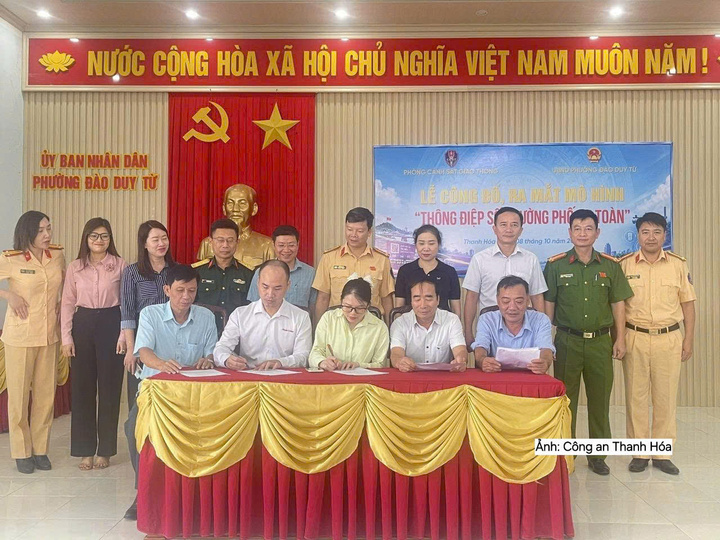 Các tổ chức, đơn vị trường học trên địa bàn phường Đào Duy Từ ký cam kết thực hiện tuyên truyền trên không gian số.