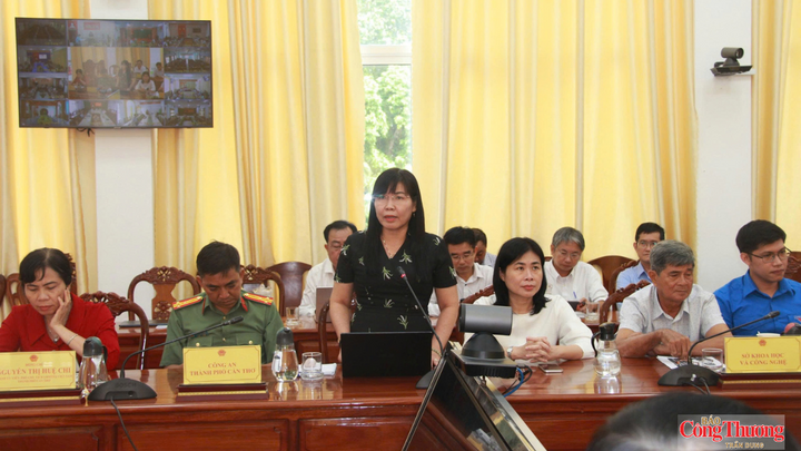 Đại biểu chia sẻ và tham luận tại hội nghị.