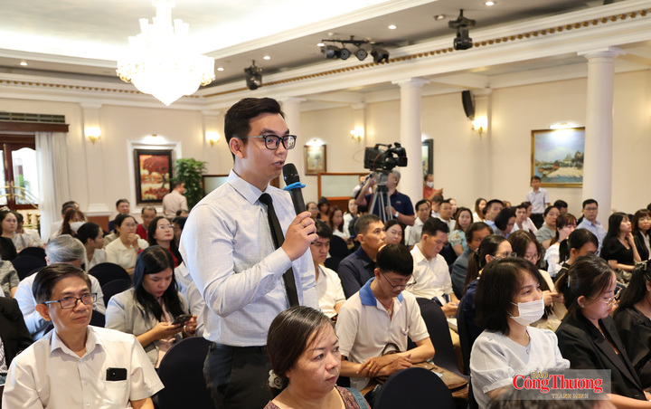 Doanh nghiệp nêu các khó khăn, vướng mắc và kiến nghị tại hội nghị.