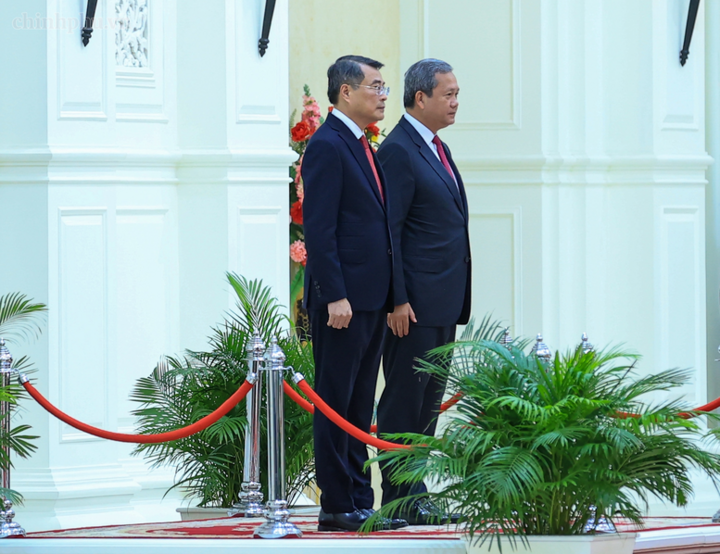 Thủ tướng Chính phủ Hoàng gia Campuchia Hun Manet chủ trì lễ đón chính thức Thủ tướng Chính phủ Lê Minh Hưng.