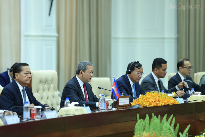 Thủ tướng Hun Manet khẳng định Chính phủ và nhân dân Campuchia luôn mong muốn cùng Việt Nam gìn giữ, phát huy quan hệ láng giềng tốt đẹp, hữu nghị truyền thống, hợp tác toàn diện, bền vững lâu dài, vì hòa bình, ổn định và thịnh vượng của hai nước.