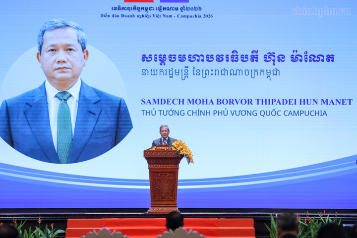 Thủ tướng Campuchia cũng đánh giá rất cao sự hiện diện và những đóng góp tích cực của các nhà đầu tư Việt Nam đối với tiến trình phát triển kinh tế của Campuchia trong suốt hơn 3 thập kỷ qua.