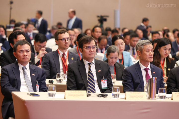 Các đại biểu tham dự Diễn đàn.