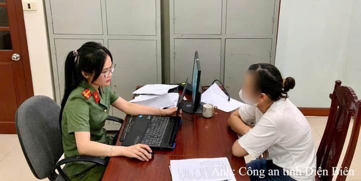 Công an Điện Biên làm việc với cá nhân chia sẻ thông tin sai sự thật trên mạng xã hội.