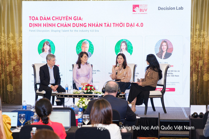 Các khách mời tại tọa đàm.
