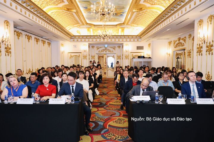 Các đại biểu tham dự hội nghị.