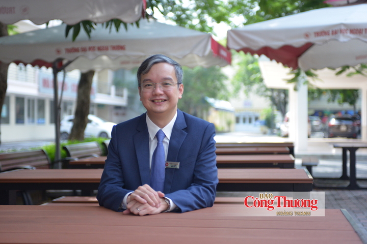 Phó Giáo sư, Tiến sĩ Đào Ngọc Tiến, Phó Hiệu trưởng Trường Đại học Ngoại thương.