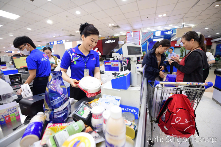 Saigon Co.op xem việc tiết giảm túi nilon là một lộ trình dài hạn, không chọn cách thúc ép hay thu phí khách hàng khi họ sử dụng túi nilon.