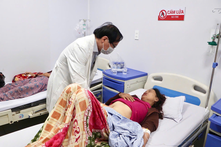 Số người nghi bị ngộ độc thực phẩm sau khi ăn bánh mì Bà Được đã tăng lên 55 trường hợp