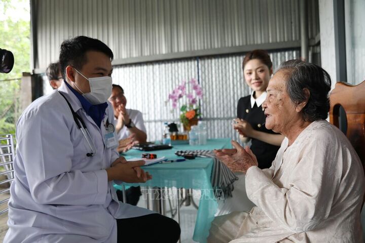 Đến năm 2030, hình thành cơ bản hệ thống an sinh xã hội đa tầng, bao trùm, số hóa, bảo đảm sàn an sinh tối thiểu cho tất cả người dân.