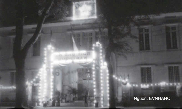 Nhà máy đèn Bờ Hồ ngày giải phóng Thủ đô.