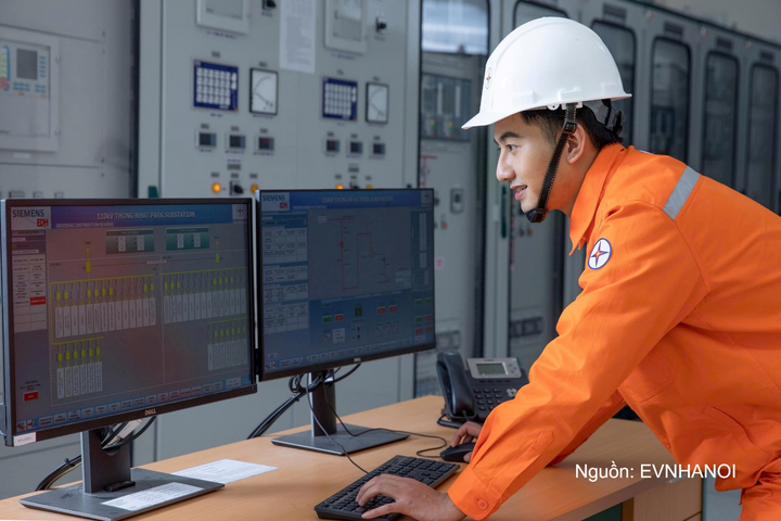 Giám sát vận hành hệ thống điện thông qua dữ liệu số.