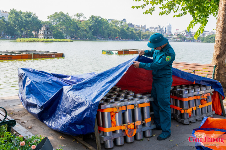 Sau khi các hạng mục được lắp đặt, các chiến sĩ kiểm tra tổng thể trận địa để bảo đảm an toàn.
