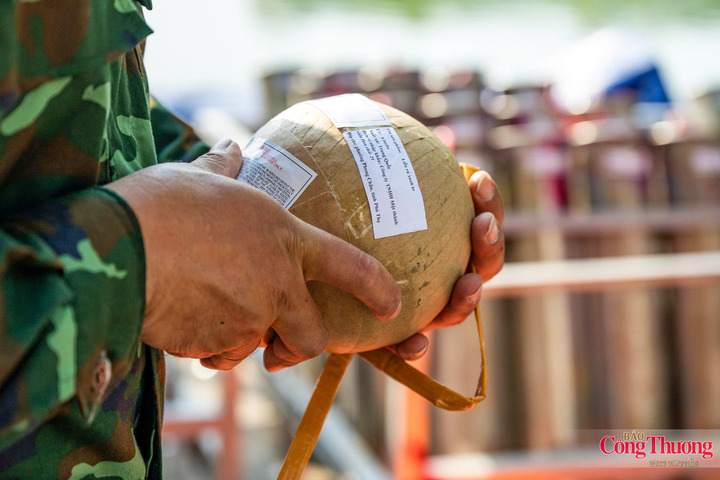Theo đại diện Bộ Tư lệnh Thủ đô Hà Nội, lực lượng tham gia lắp đặt pháo hoa gồm cán bộ, chiến sĩ Bộ Tư lệnh Thủ đô, các chiến sĩ Trung đoàn Bộ binh 47, dân quân thường trực phường Hoàn Kiếm và đại diện Nhà máy Z121 (Bộ Quốc phòng).