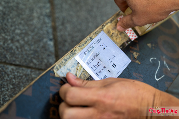 Lần đầu tiên, người dân Thủ đô được chiêm ngưỡng 200 quả pháo nổ nước kết hợp 900 giàn hỏa thuật dàn trải trên mặt Hồ Tây, tạo nên “vũ điệu ánh sáng” ngoạn mục trên sóng nước.