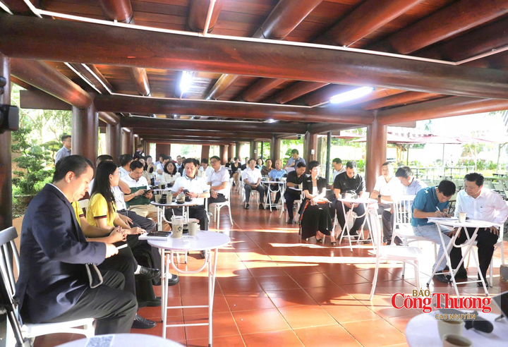 Chương trình “Cà phê doanh nhân” là diễn đàn để doanh nghiệp chia sẻ những khó khăn, vướng mắc và kiến nghị lãnh đạo tỉnh tháo gỡ.