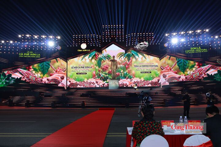 Lễ hội Cà phê Sơn La lần thứ hai năm 2026 chính thức khai mạc tại Quảng trường Tây Bắc, tỉnh Sơn La.