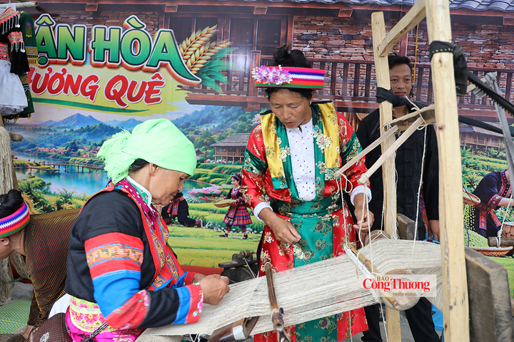Không gian khám phá nghề dệt truyền thống.
