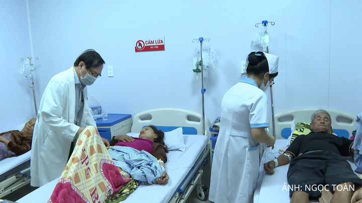 Đến hiện tại, ngành Y tế đã ghi nhận 60 ca nghi bị ngộ độc thực phẩm sau khi ăn bánh mì tại Quảng Ngãi