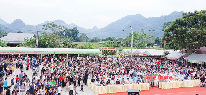 Lễ hội Cốm năm 2026 tại xã Thuận Hòa thu hút đông đảo du khách trong nước và quốc tế.