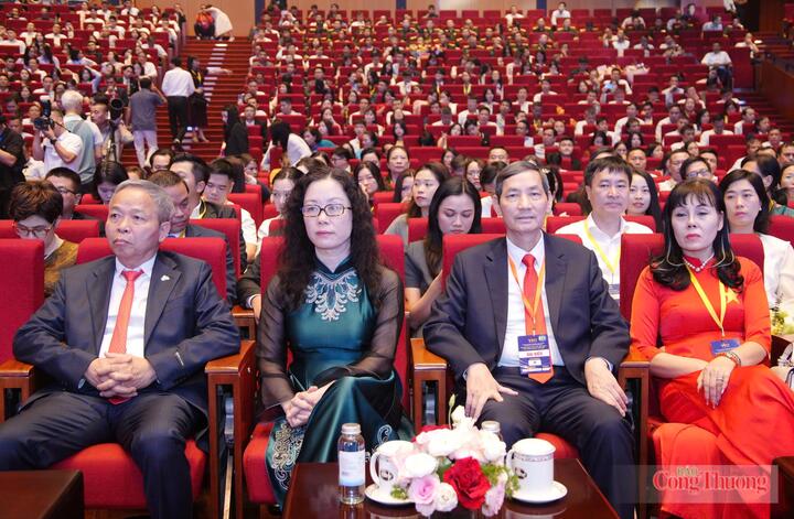 Đại biểu tham dự sự kiện.