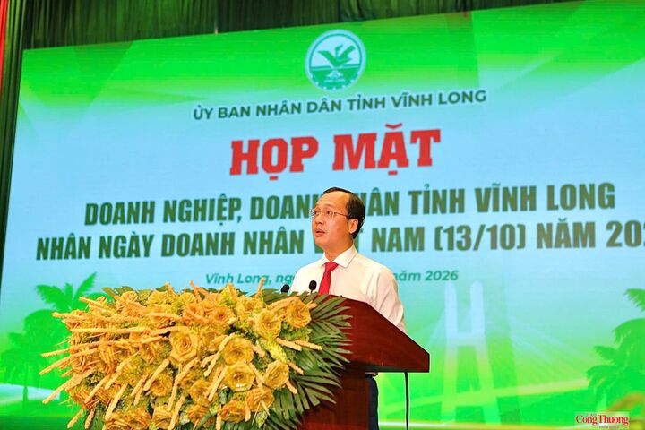 Ông Trần Trí Quang - Chủ tịch UBND tỉnh Vĩnh Long, phát biểu tại buổi họp mặt.