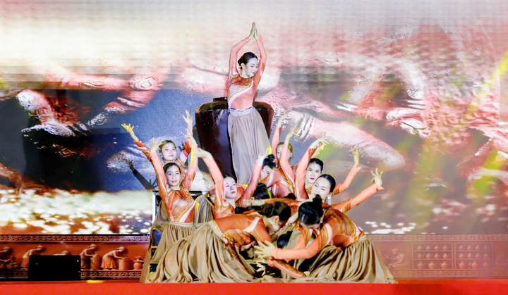 Vũ điệu múa Chăm. Ảnh: Mai Đông - Thanh Sơn.