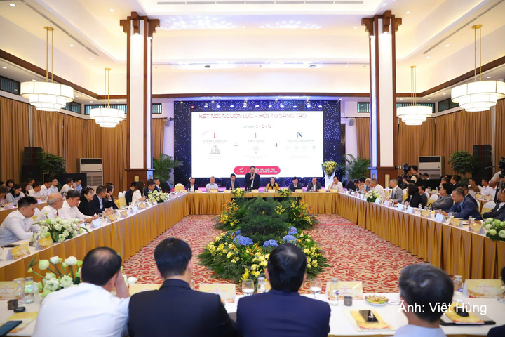 Các đại biểu tham gia Lễ công bố Mạng lưới phát triển công nghiệp văn hóa Việt Nam cùng trao đổi, thảo luận về các Sáng kiến phát triển công nghiệp văn hóa Việt Nam.