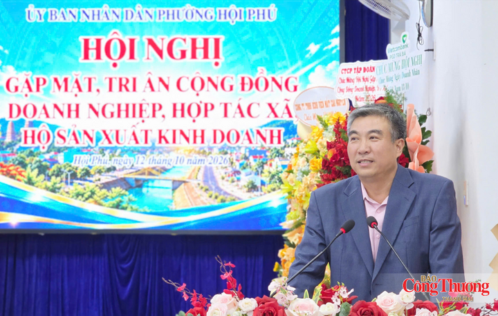 Ông Vũ Mạnh Định, Phó Bí thư Đảng ủy, Chủ tịch UBND phường Hội Phú, ghi nhận những đóng góp của cộng đồng doanh nghiệp.