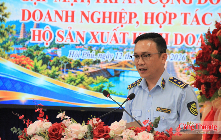 Đội trưởng Đội Quản lý thị trường số 11 (Chi cục Quản lý thị trường Gia Lai) trình bày tham luận tại hội nghị.