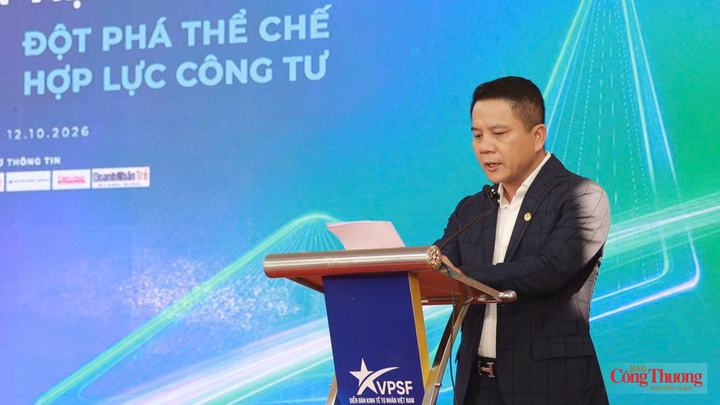 Ông Đặng Việt Bách - Phó Chủ tịch Hội Doanh nhân trẻ Việt Nam phát biểu tại phiên đối thoại.