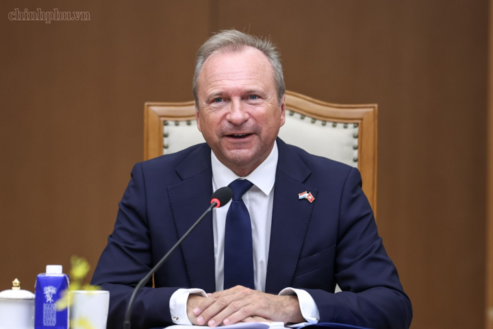 Bộ trưởng Tài chính Luxembourg Gilles Roth cảm ơn Thủ tướng đã dành thời gian tiếp; kỳ vọng chuyến thăm sẽ là khởi đầu mới trong quan hệ đối tác giữa hai nước - Ảnh: chinhphu.vn/Nhật Bắc.
